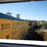 אכסניה Haus International *