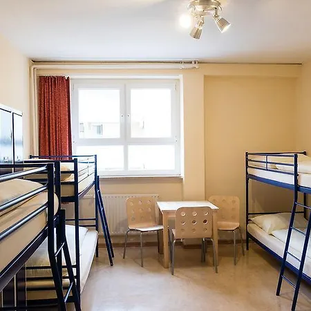 אכסניה Haus International