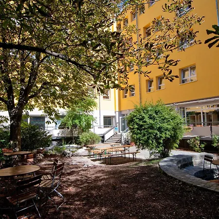 Albergue Haus International