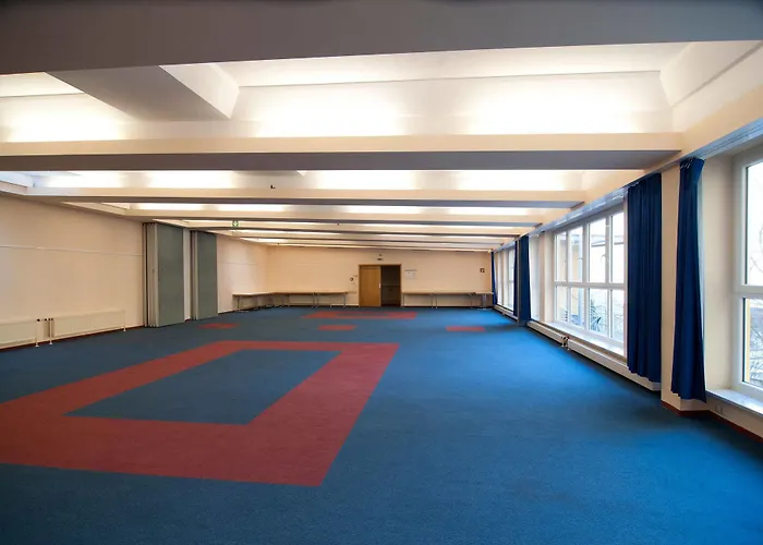 Haus International Hostel *