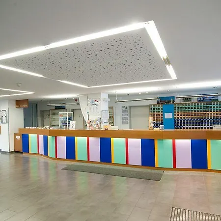 אכסניה Haus International *