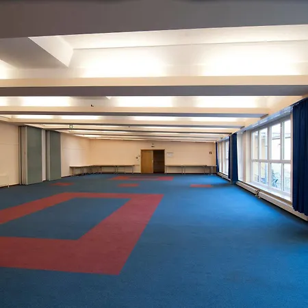 Haus International Hostel *